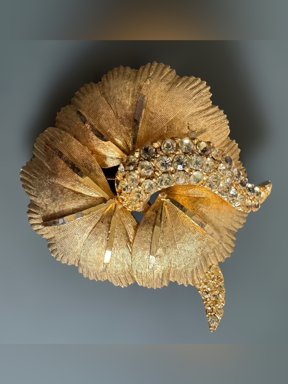 Vtg BSK Rhinestone Swirl Fan Leaf Sea Anemone Brooch MCM Modernist Gold Tone